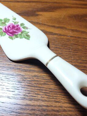 Circa 1970s Vintage Japan Porcelain Ceramic Cake Pie Server Pink Cabbage Rose